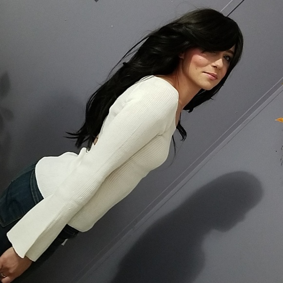 Stunning Cross Over Open Back Top - Picture 7 of 8